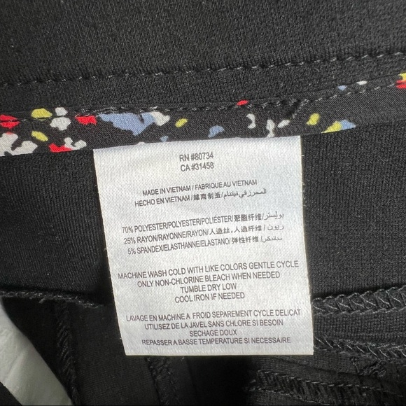 BCBG Generation Mini Skirt- Size 6 - Picture 5 of 9